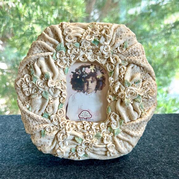 1989 Fancy Frames by United Design Floral Lace Resin Picture Frame - Picture 1 of 13